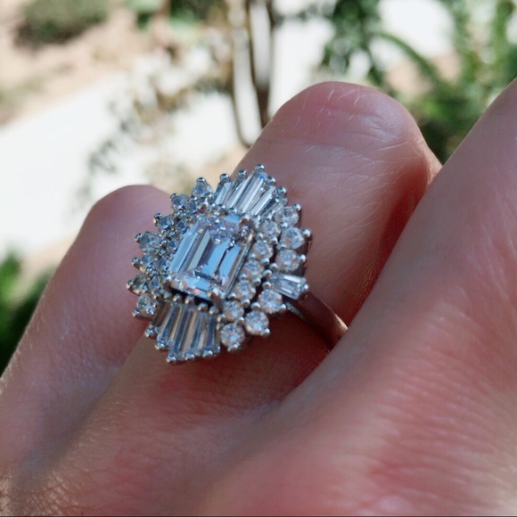 14k white gold diamond ring art deco halo emerald - Picture 2 of 8